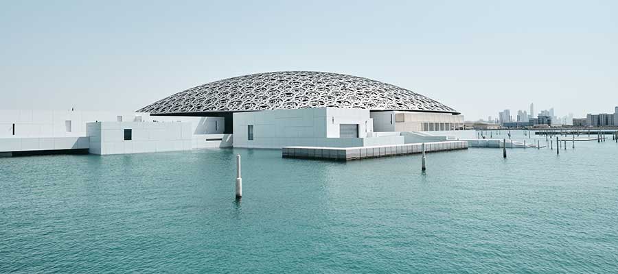 Vue sur le musée du Lourvre d'Abu Dhabi